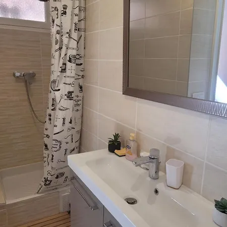 Coquet T2 Proche De La Plage, Parking Prive Apartment *